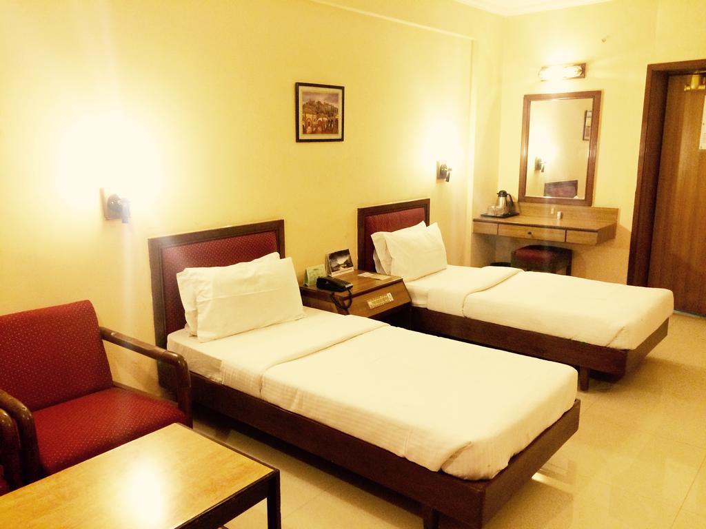 Harsha Hotel Hyderabad Eksteriør billede