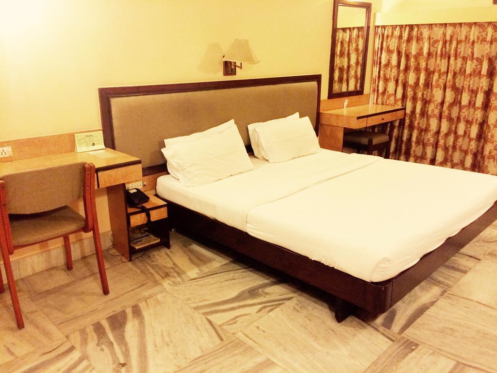 Harsha Hotel Hyderabad Eksteriør billede